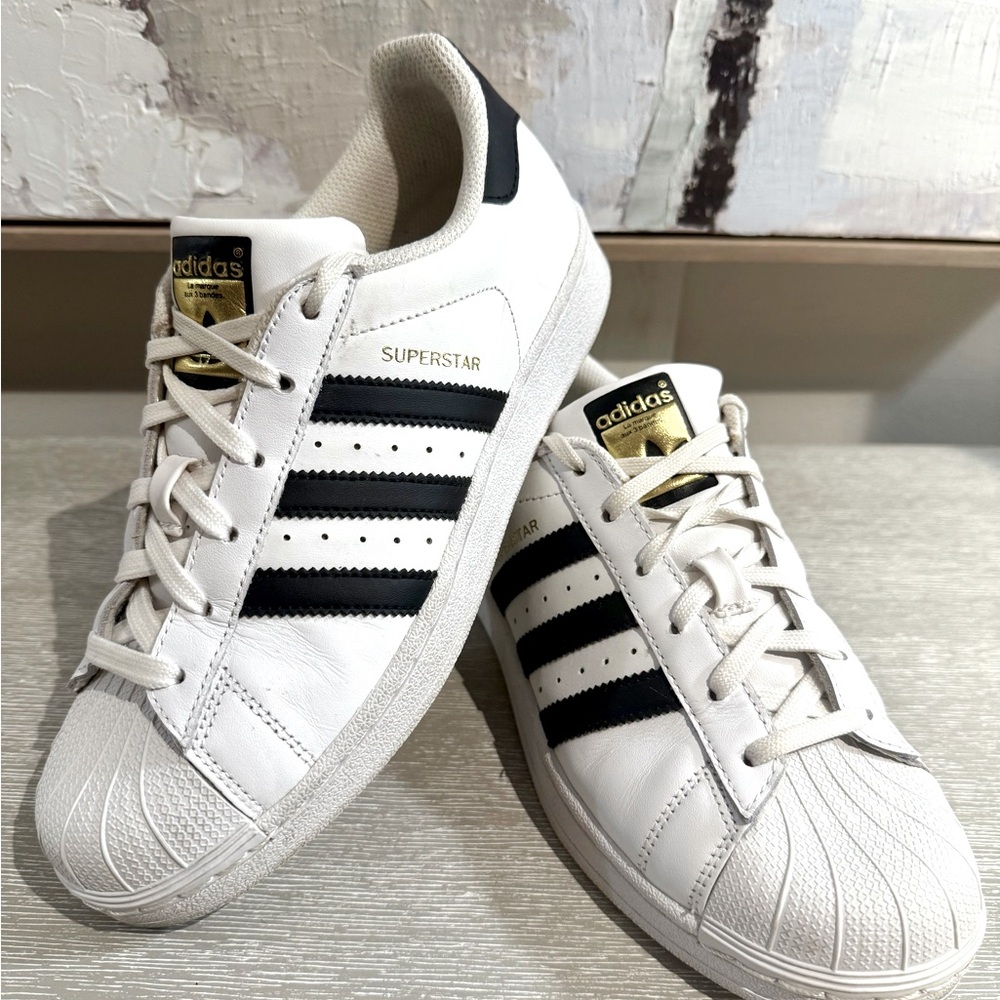 Women’s Adidas White and Black Superstar Sneakers Iconic Design -Size 7 - Picture 2 of 9